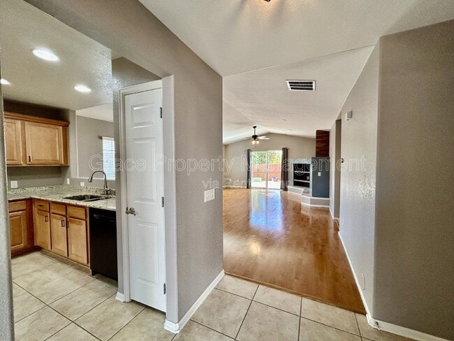 Building Photo - 479 Hayloft Way