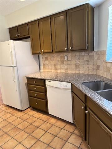 Building Photo - 16301 Ledgemont Ln