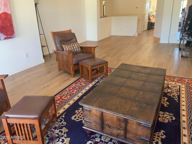 Building Photo - 2114 E Aire Libre Ave