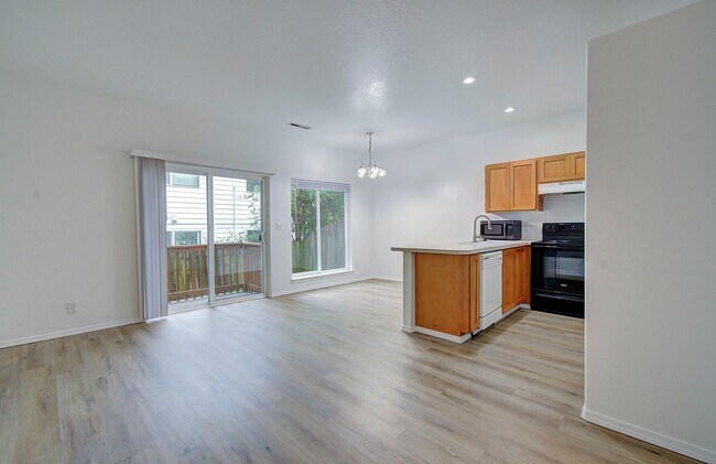 Building Photo - Charming 3bd, 2ba townhome in Bagley Downs Neighborhood