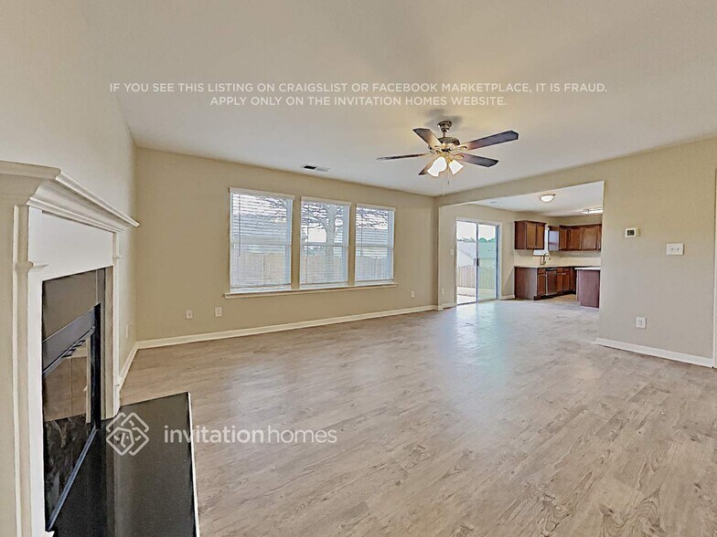 Building Photo - 925 Donington Cir SE