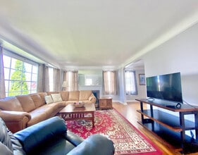 Building Photo - 2336 Canterbury Rd