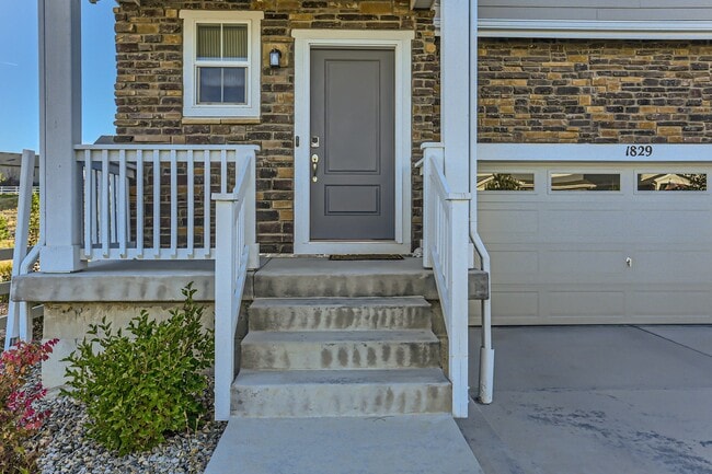 Building Photo - 1829 Villageview Ln