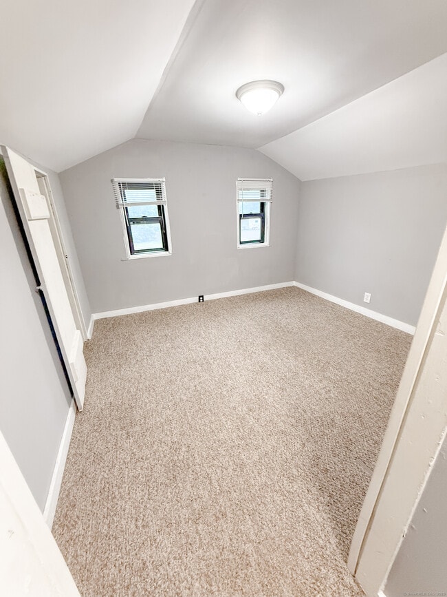 Building Photo - 1248 Meriden-Waterbury Turnpike