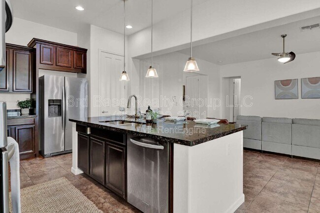 Building Photo - 20465 W Ridge Rd