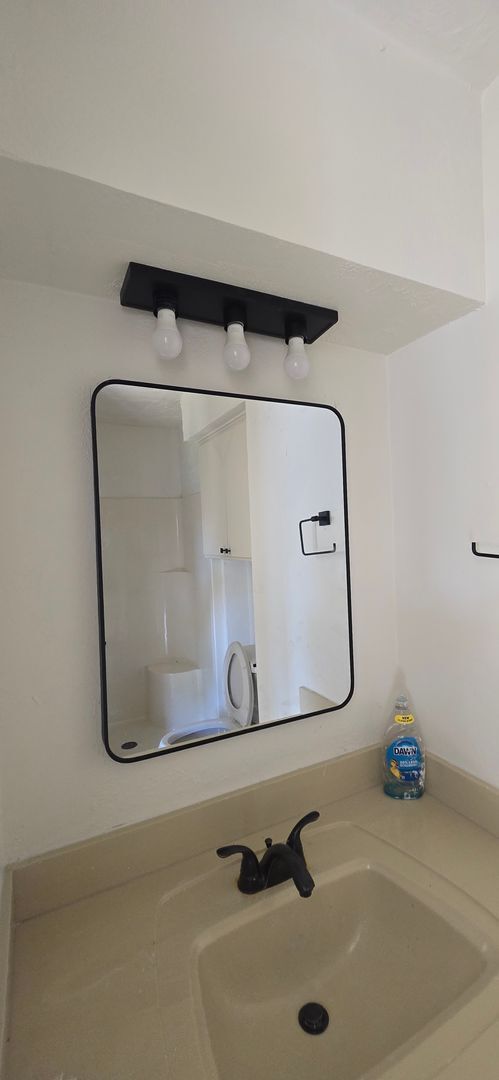 Primary Photo - 5 Bedroom Duplex!!