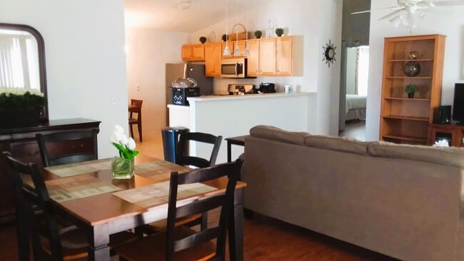 Building Photo - 1645 Hickory Grove Ln