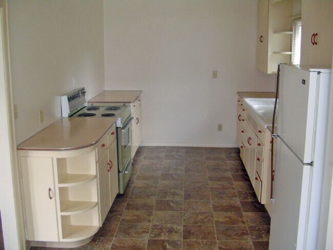 Building Photo - West Springfield near Autzen large home with basement