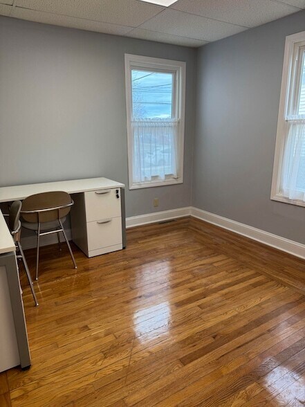 Building Photo - 211 Montowese St