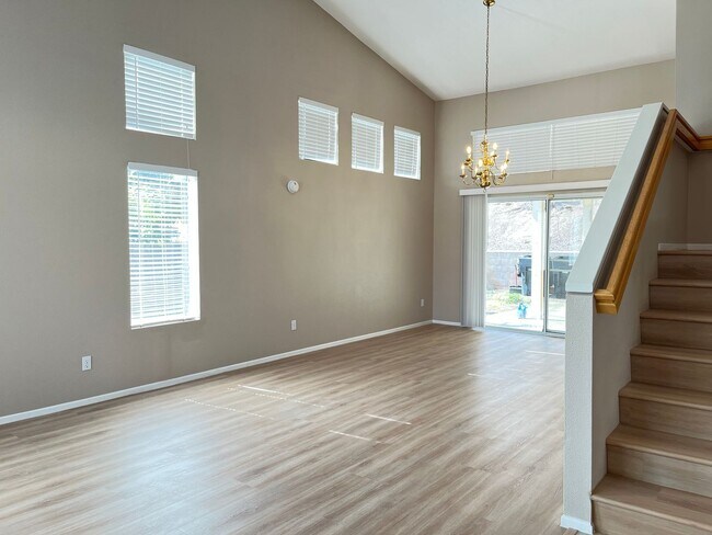 Building Photo - Large 4 bedroom home in Orangecrest for rent!