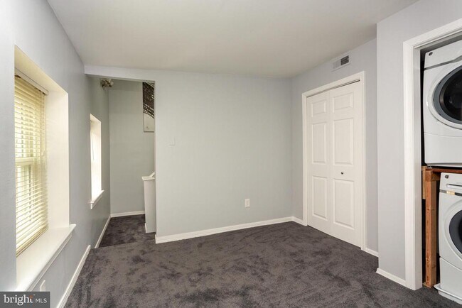 Building Photo - 1728 Mt Vernon St