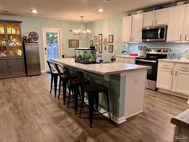 Building Photo - 5375 Peach Dr