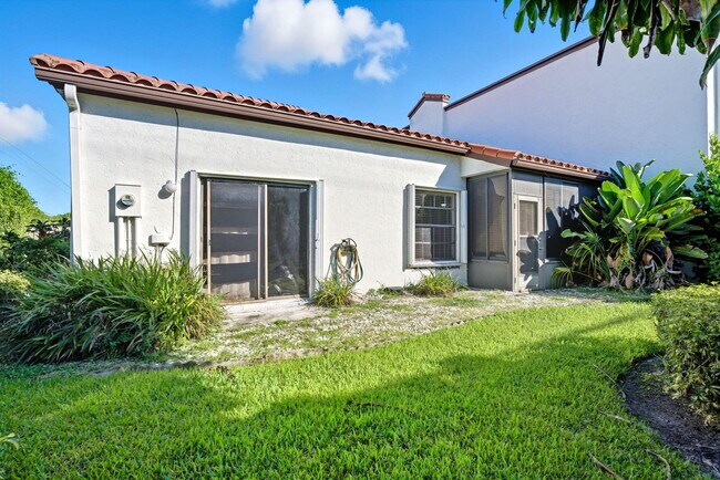 Building Photo - 13526 Fountain View Blvd