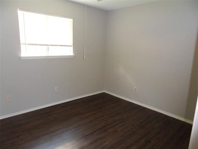 Building Photo - 811 Sirocco Dr