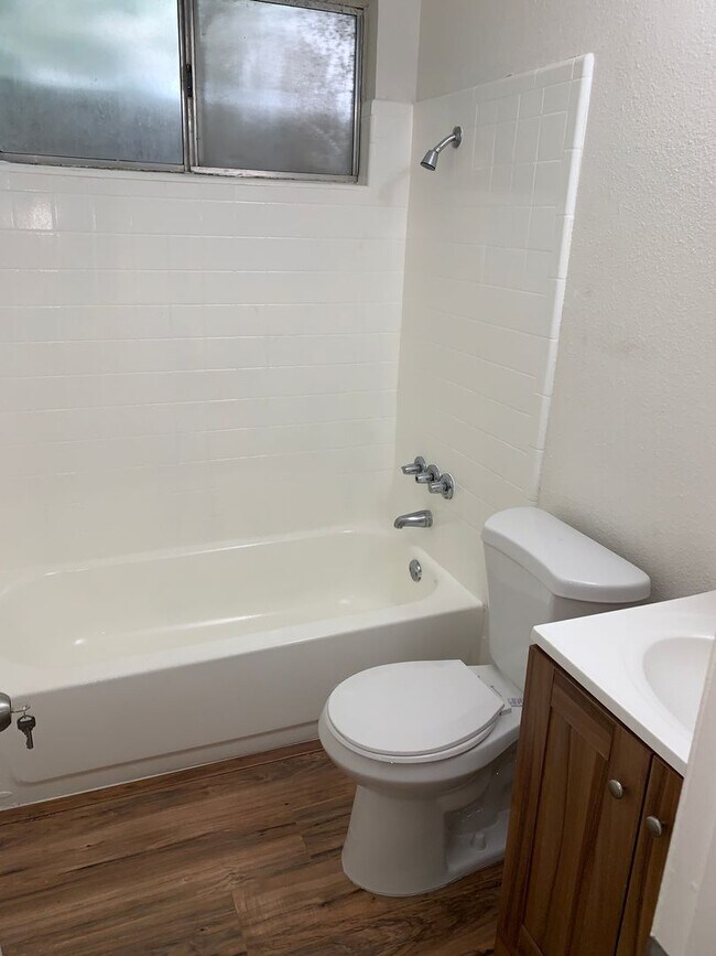 Building Photo - 124 W 8th St