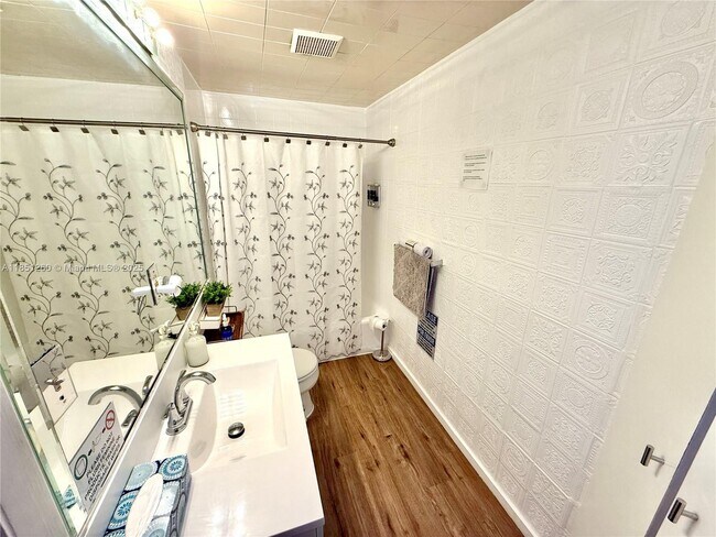 Building Photo - 3620 SW 105th Ct