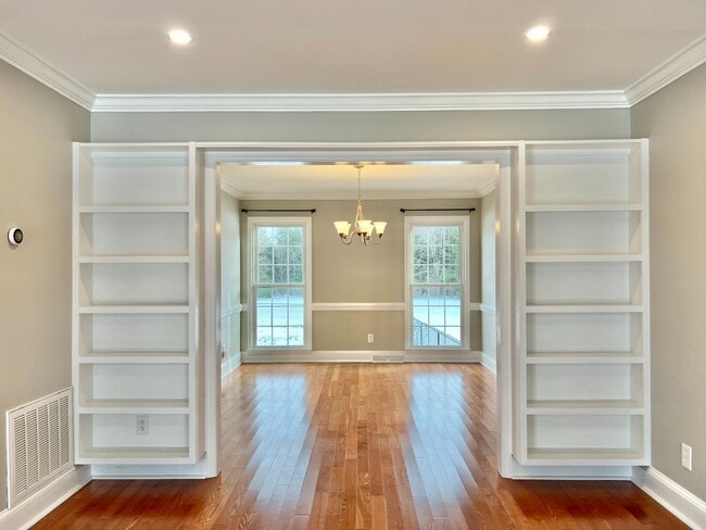 Building Photo - SPACIOUS INSIDE AND OUT!