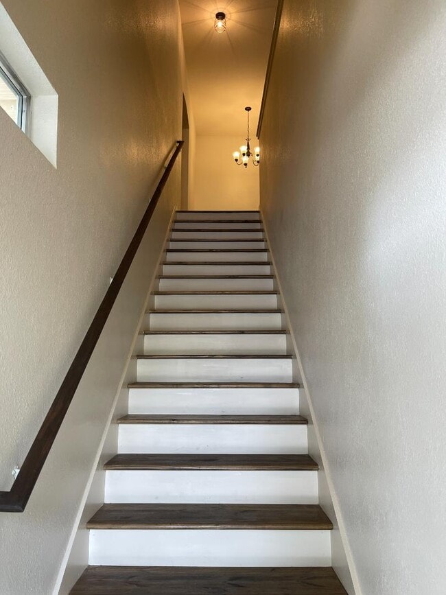 Building Photo - 447 W Longleaf Dr