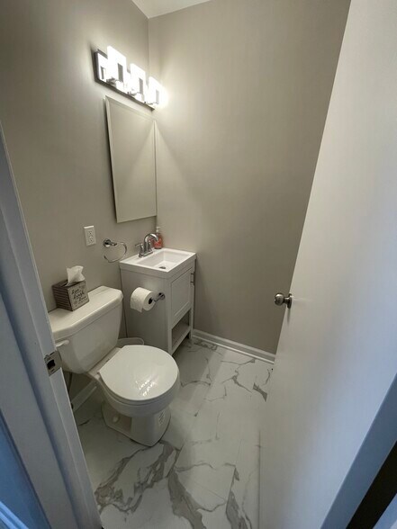 Building Photo - 7202 W Crain St