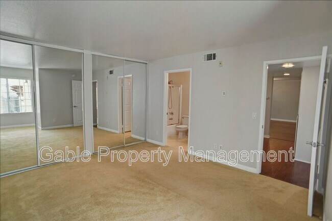 Building Photo - 5515 Canoga Ave