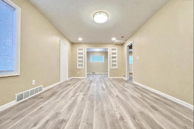 Building Photo - Updated South Bend Gem!