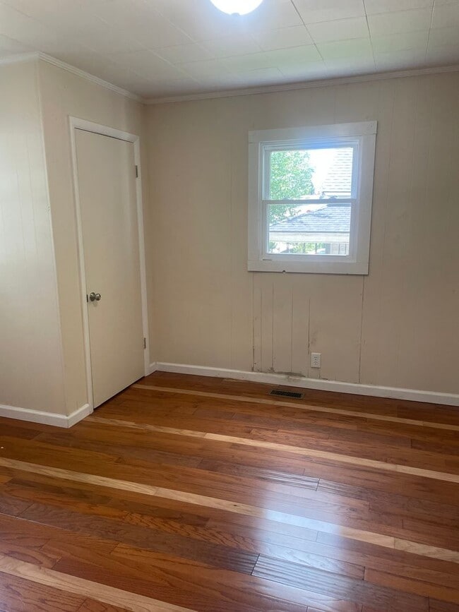 Building Photo - Etowah 37331 - Now available, 2-bedroom, 1-bath apartment conveniently located in Etowah! - Conta...