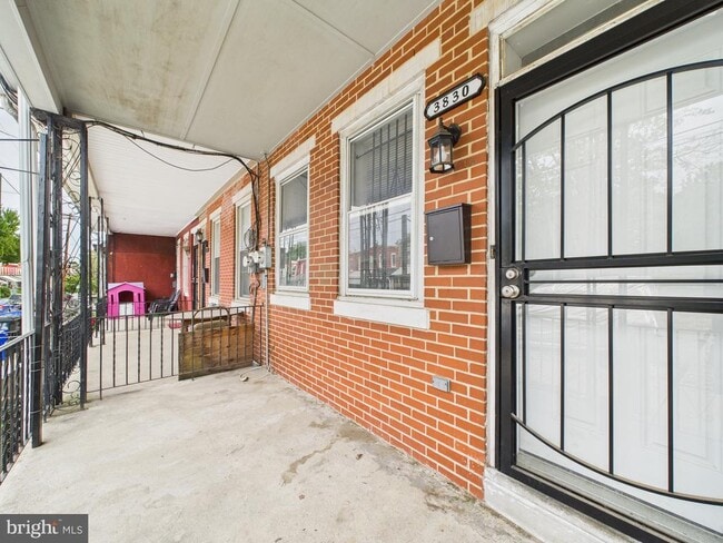 Building Photo - 3830 Fairmount Ave