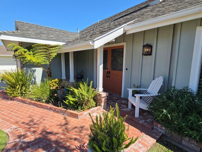 Building Photo - E. Ventura 4+2.5 Single Family Home w/ man...