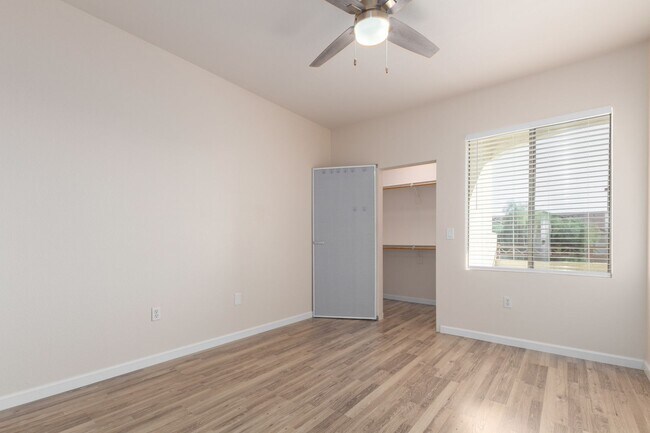 Building Photo - Condo in Union Hills