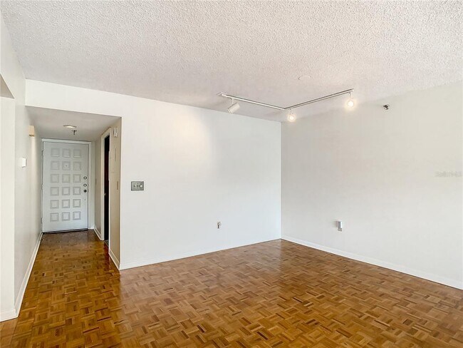 Building Photo - 1158 Carmel Cir