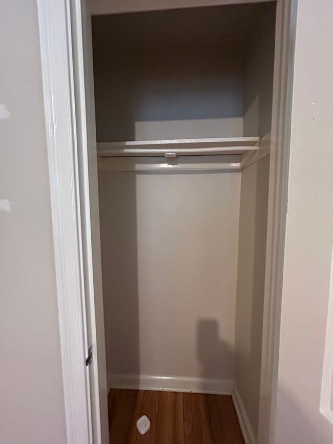 Building Photo - Adorable 2 BR home - Convenient to all thi...