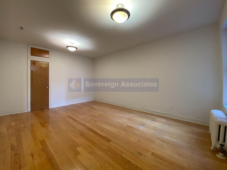 Building Photo - 652 W 163rd St