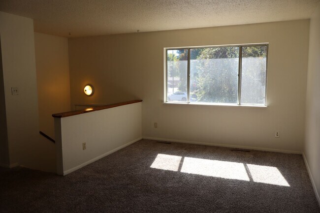 Building Photo - Beautiful Split-Level 6BR Home with Attach...