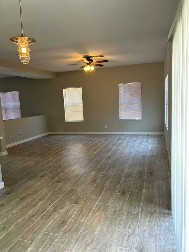 Building Photo - 2731 S Sailors Way