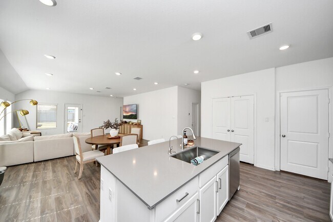 Building Photo - 2302 Dewford Fls Dr