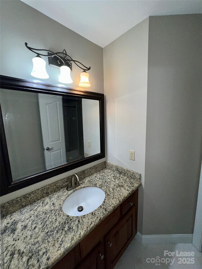 Building Photo - 4432 Shannamara Dr