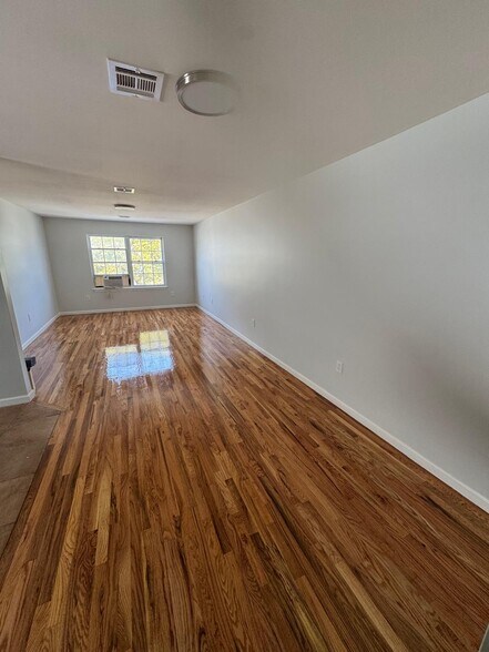 Building Photo - 74 Kenmore Ave