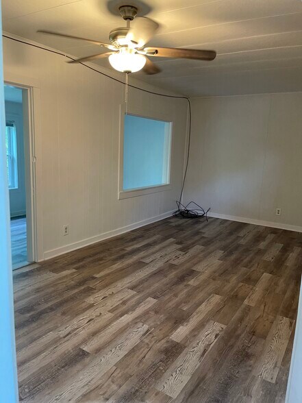 Building Photo - 5564 River Rd