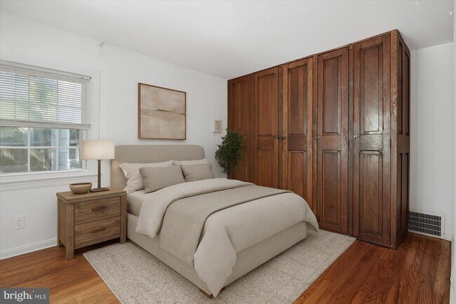 Building Photo - 433 Haverford Rd