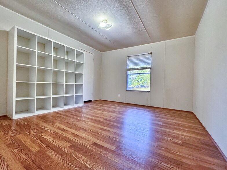 Building Photo - 2120 Peeler Rd