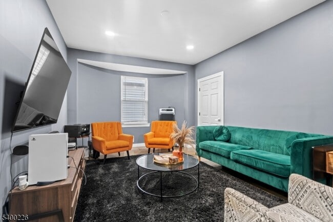 Building Photo - 110 Park Ave