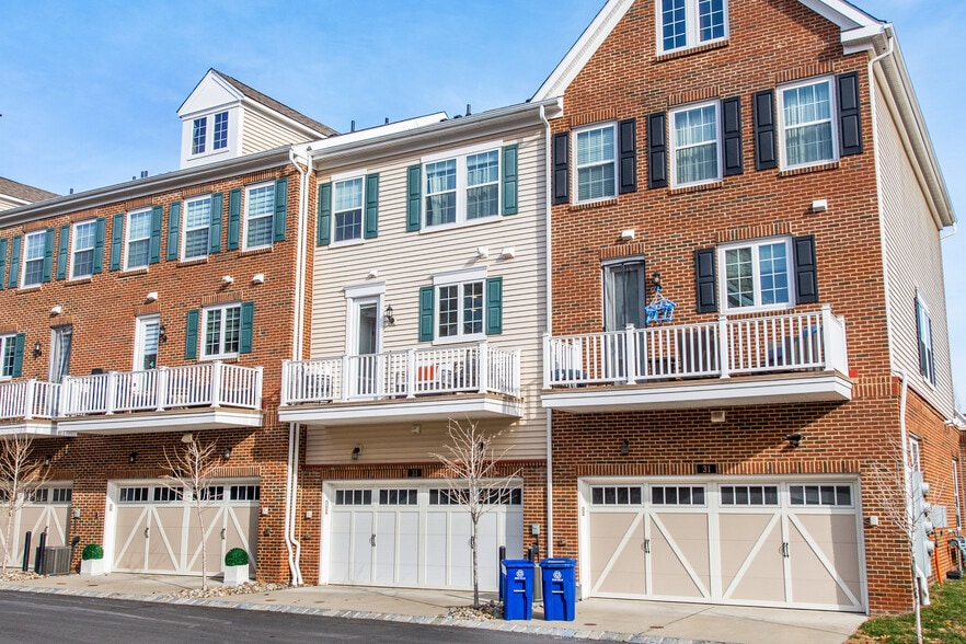 Exterior White - 33 Landmark Ln