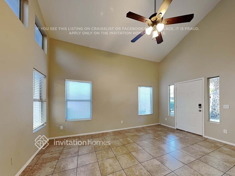 Building Photo - 8802 E University Dr