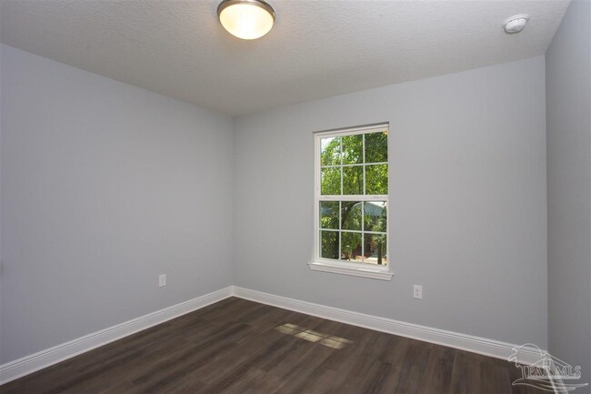 Building Photo - 405 N Coyle St