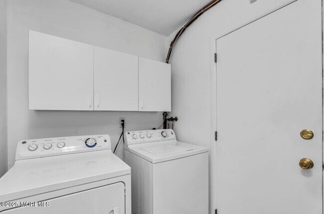 Building Photo - 45 Pinyon St