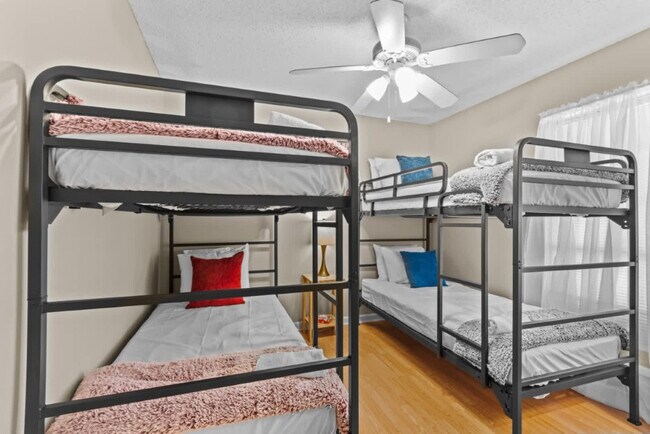 Building Photo - 553 Westhaven Blvd