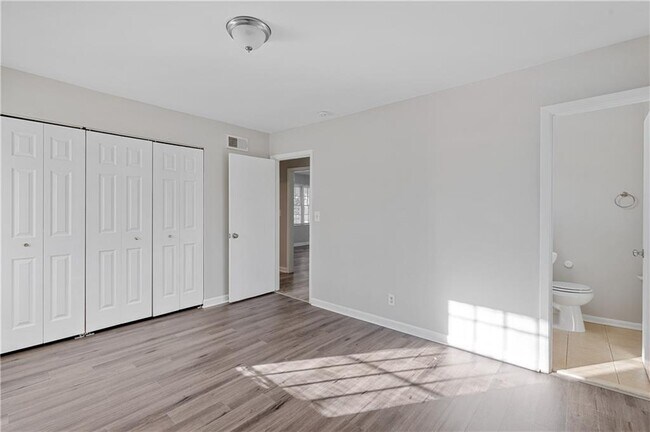 Building Photo - 2382 Peachwood Cir NE