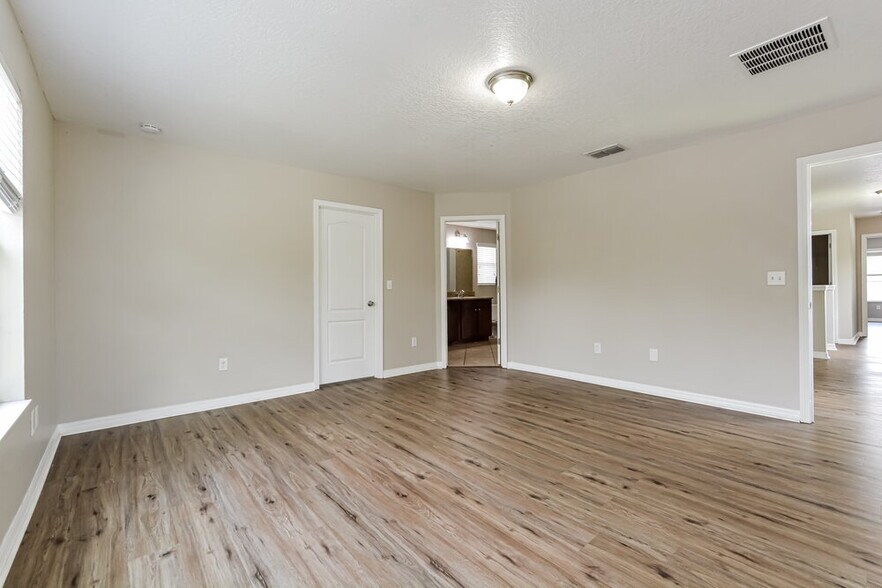 Building Photo - 6800 Habitat Dr