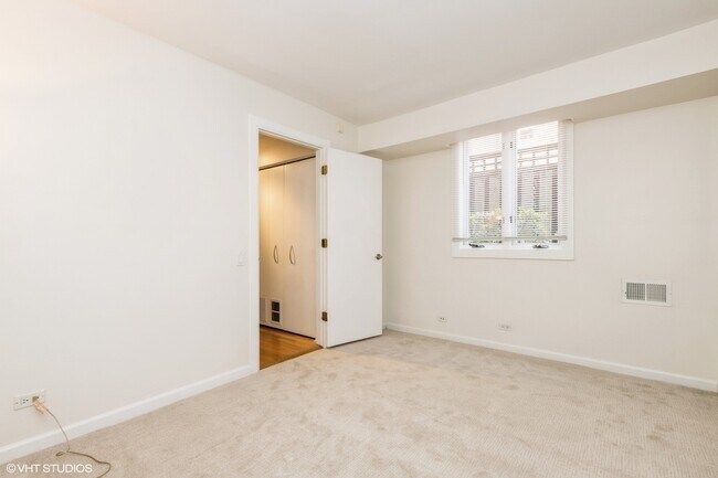 Building Photo - 2053 N Larrabee St