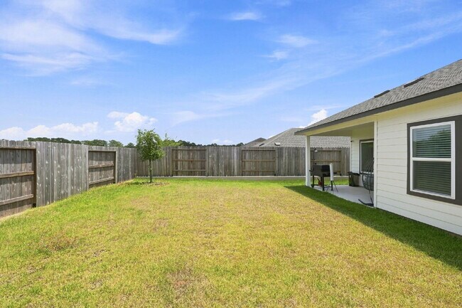 Building Photo - Gorgeous like new home in Montgomery Oaks!